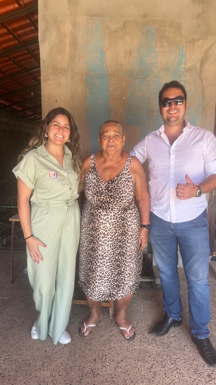 Jacque Silva em visita a uma família mineira